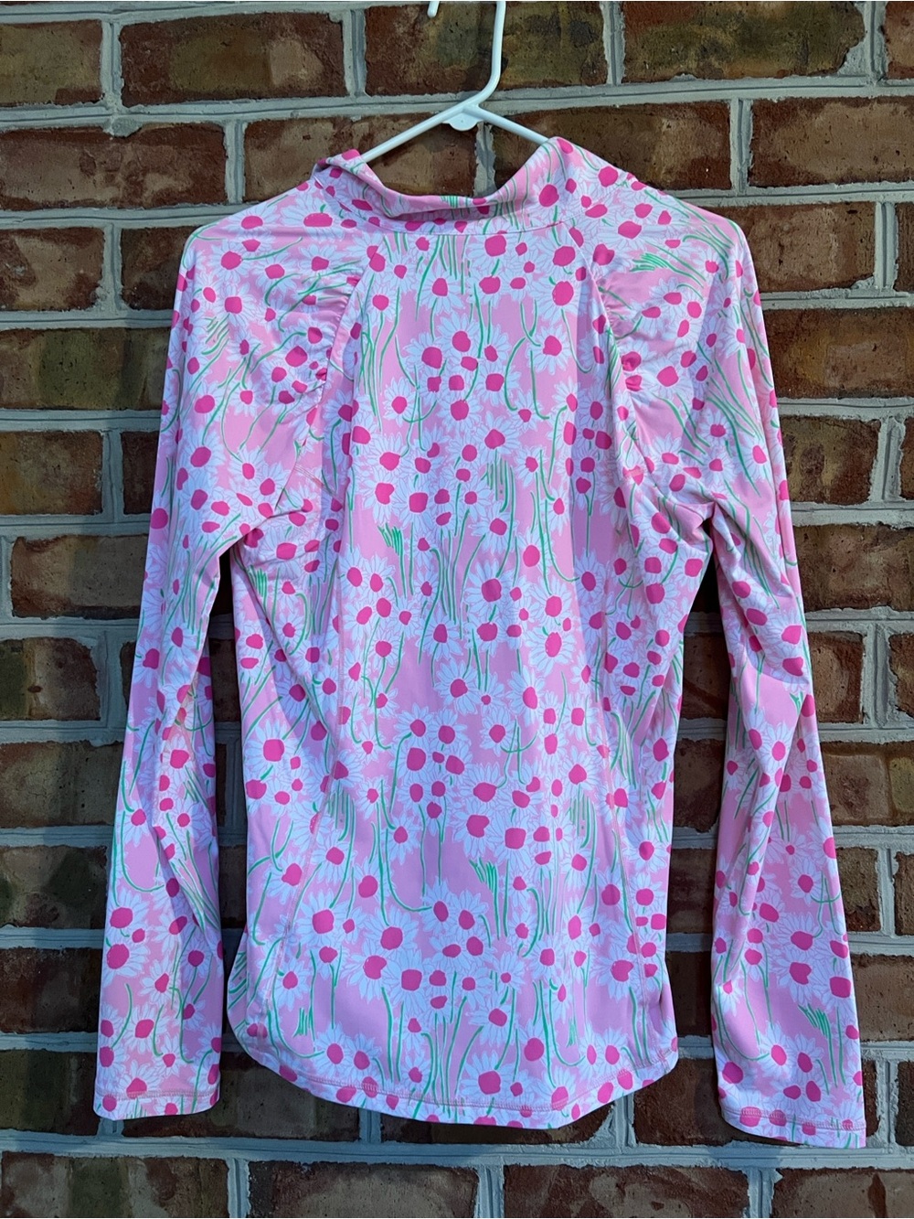 Lilly Pulitzer Luxletic Justine 1/2 Zip UPF 50 in conch shell pink sunny daisies - Picture 2 of 10